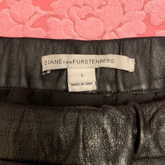 Diane von Furstenberg Andi Lasercut Leather Short - Picture 5 of 8